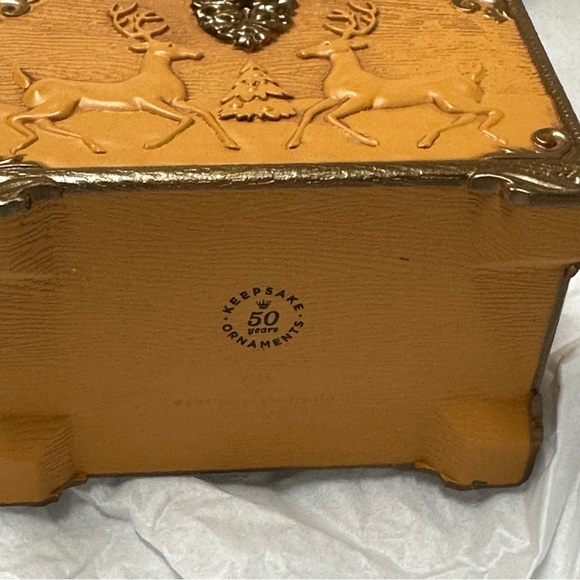 Hallmark 2023 Keepsake Ornament Club Santa’s Ornament Treasures - Picture 4 of 6